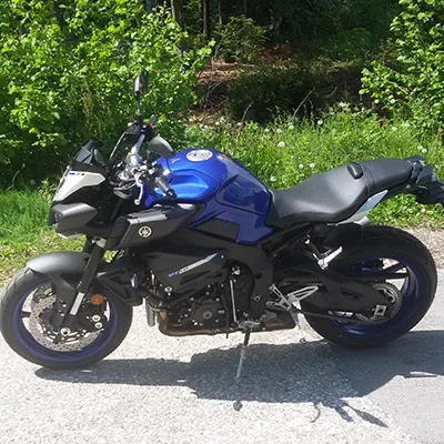Yamaha MT10 in Blau-Schwarz