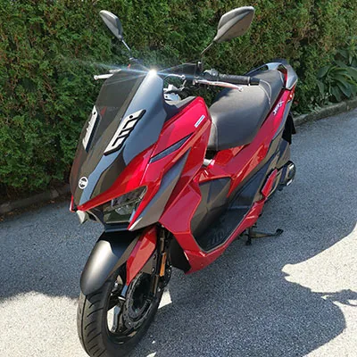 Roter Roller SYM Jet X
